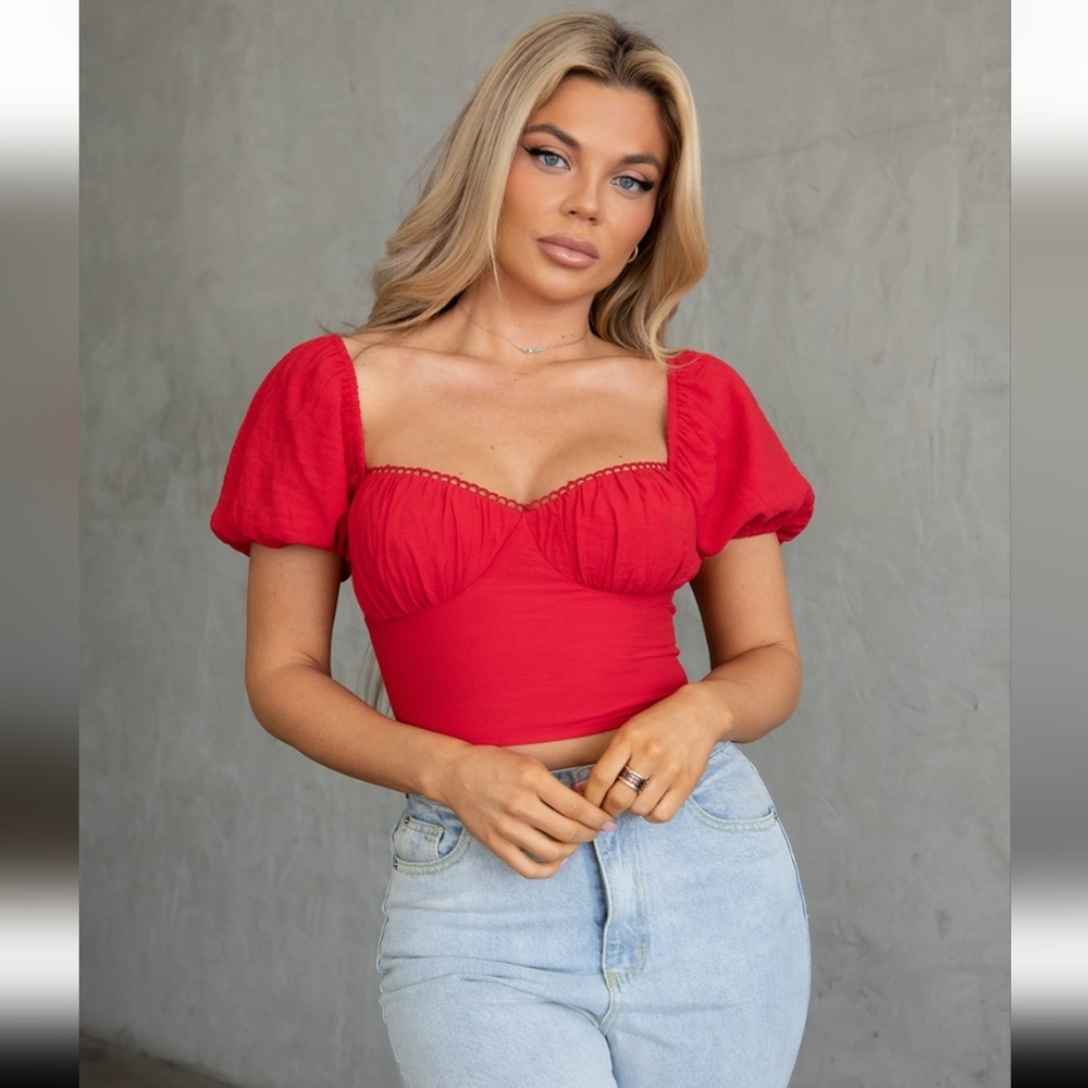 Red crinkled short sleeve blouse with adjustable strap back eye and hook… - Picture 4 of 6